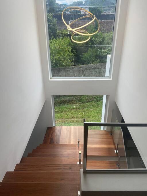 Casa Nova Bem Localizada E Confortavel.
