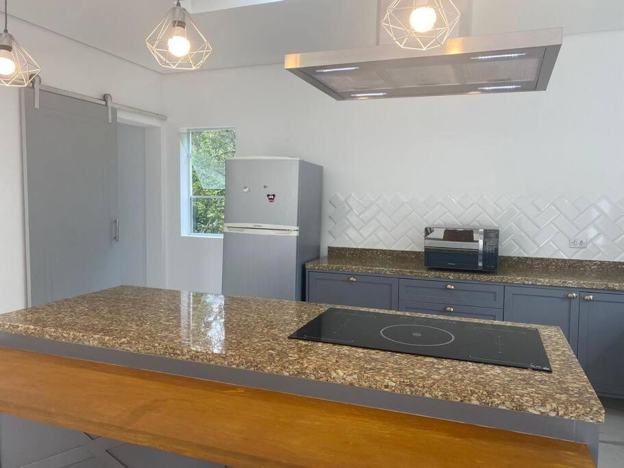 Casa Nova Bem Localizada E Confortavel. *
