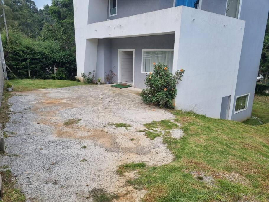 Casa Nova Bem Localizada E Confortavel. * Campos do Jordão